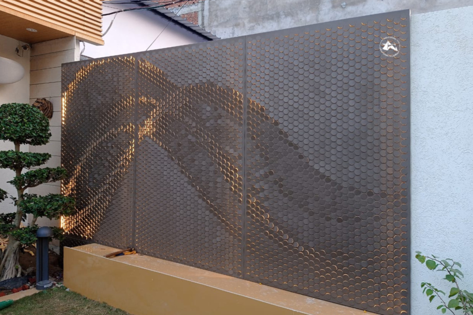 Artistic parametric aluminum metal facade for residence by axes in excess