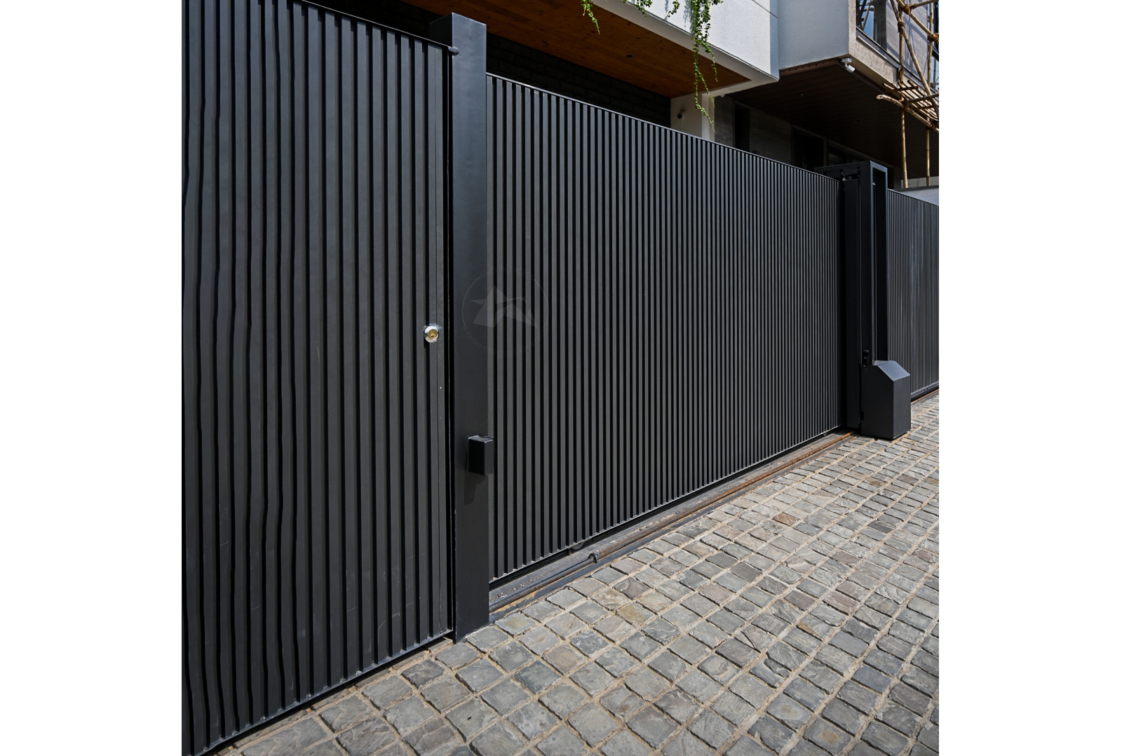 Stunning Aluminium Gate Design by Axes in excess